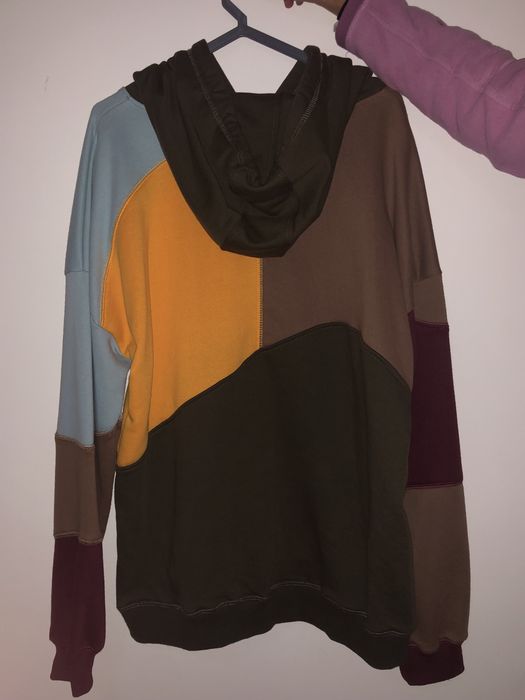 Sweat colorida com capuz