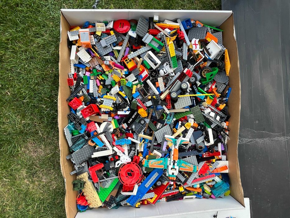 Klocki  LEGO , luzem 10 kg + około 60-ciu ludzików z LEGO