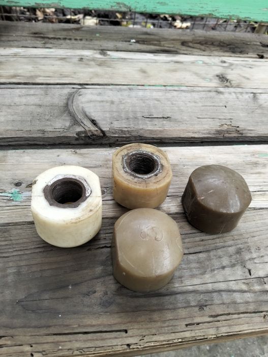 Гайки "глухие", М 22/1, левая резьба б/у.