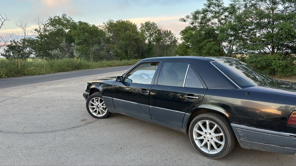 Mercedes-Benz E-Class W124
