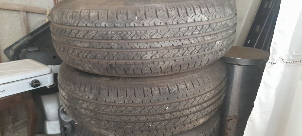 Pneus 225 / 70 r15