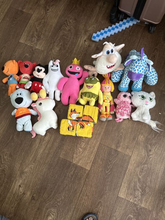 мягкие игрушки  разные