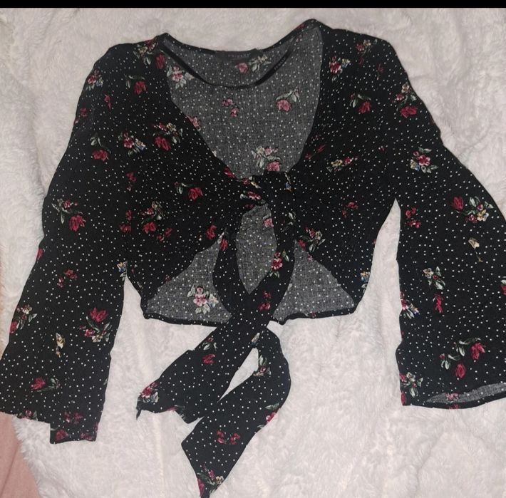 Bluzka wiązana z przodu