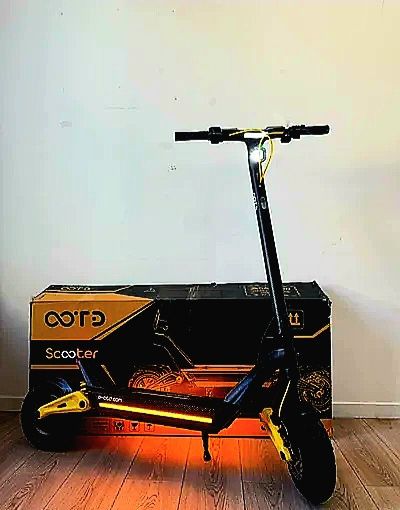 Trotinete Elétrica OOTD S10 (1400W) – Como Nova (Apenas 20km) 70km autonomia/ 55kmh