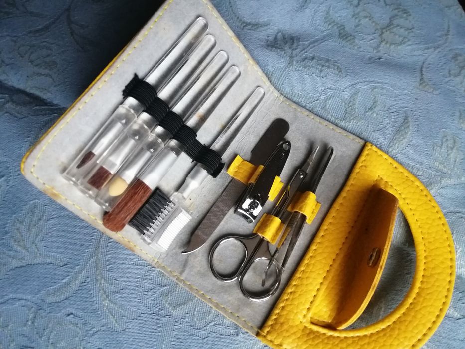 Estojo de unhas e maquilhagem