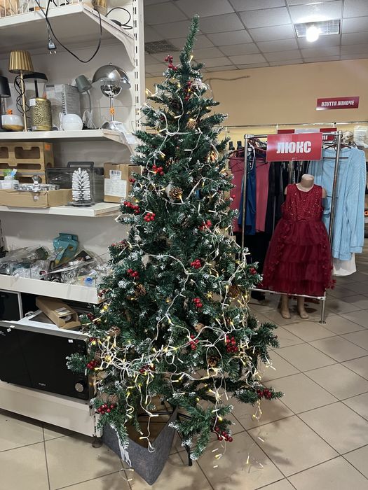 Ялинка новорічна