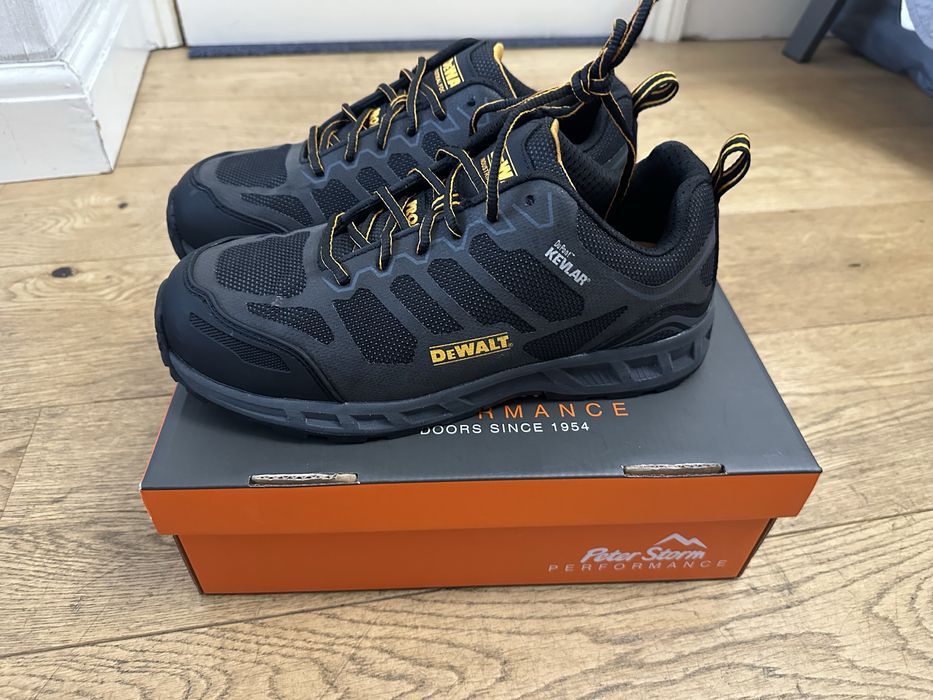 Черевики Dewalt.