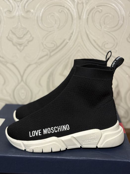 Снікерси/кросівки/кеди/Love Moschino