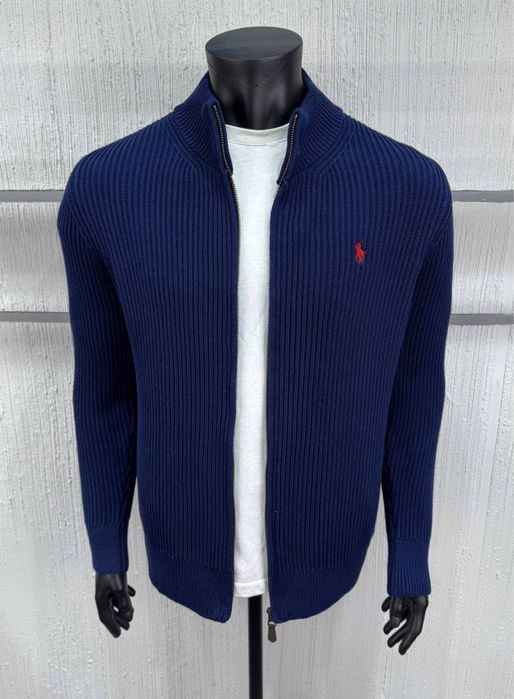 Чоловічий класичний кардиган на замку