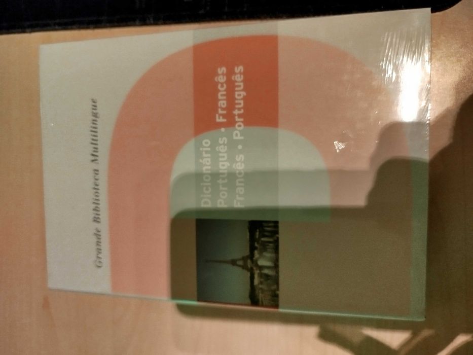 Dicionário e livro de gramática língua francesa