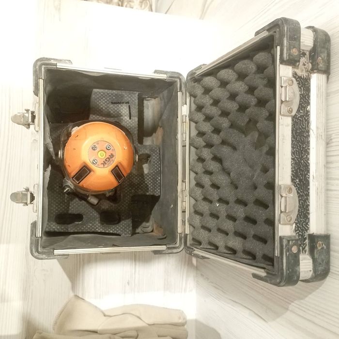 Лазерний рівень RGK UL-221P (нівелір) у кейсі