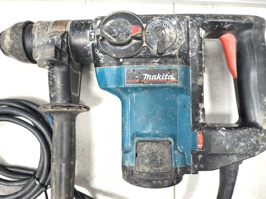 Młot udarowy  Makita HR3000C