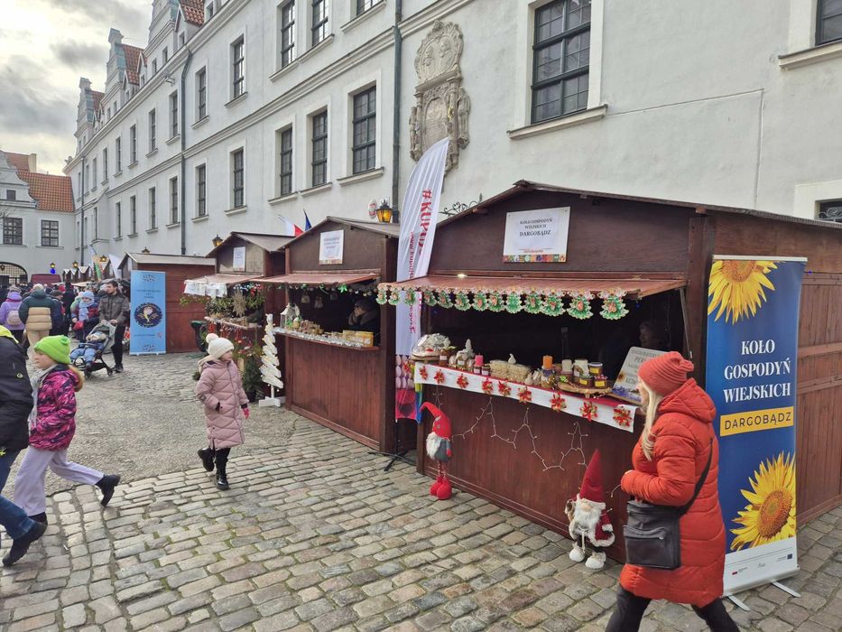 Domki jarmarczne targowe handlowe wynajem i montaż