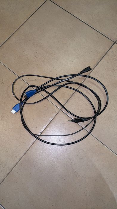 PlayStation 4 500 Gb + 3 comandos + 1 cabo comando + jogo