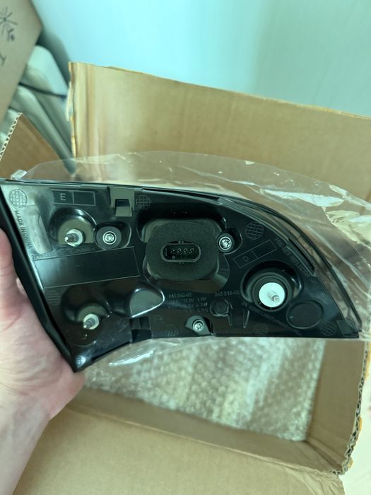 Задні внутрішні ліхтарі Tesla Model 3 2021–2023 — Europe, 4 pin, нові