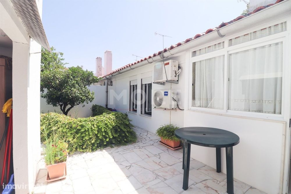 T3 Detached House with Yard and Garage - Évora