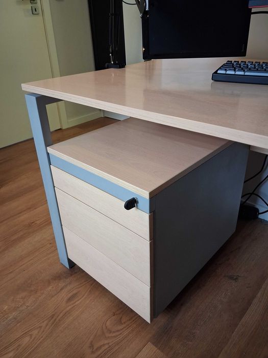 Secretaria e módulo gavetas