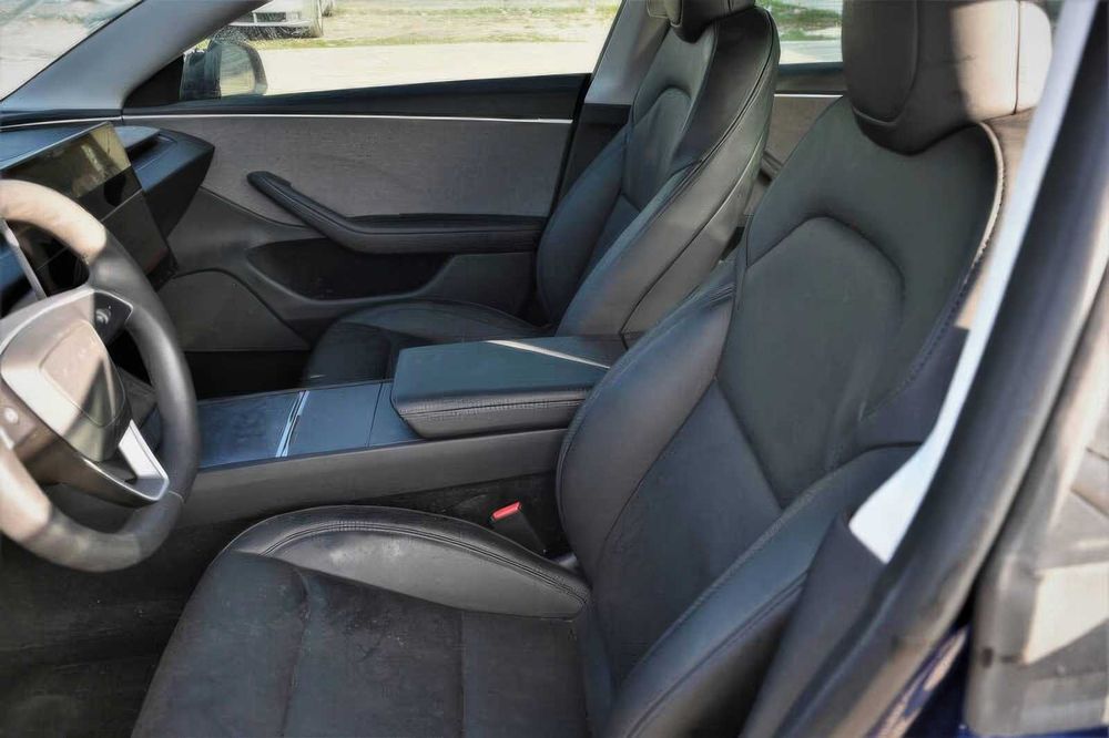 Tesla Model 3 Long Range      2025