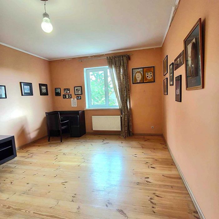 Таунхауз 196м2 з ремонтом та вбудованим гаражем. Ділянка 3 сотки. Газове опалення, свердловина. 3  спальні. с. Мархалівка (поруч Глеваха, Іванковичі)