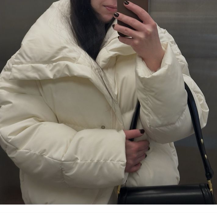 Білий короткий пуховик
