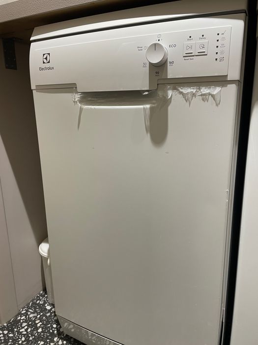 Продаж нової посудомийної машини ELECTROLUX