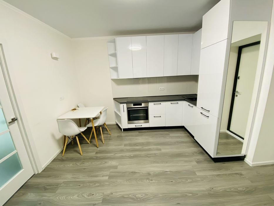 Довгострокова оренда двокімнатної квартири в самому центрі міста.