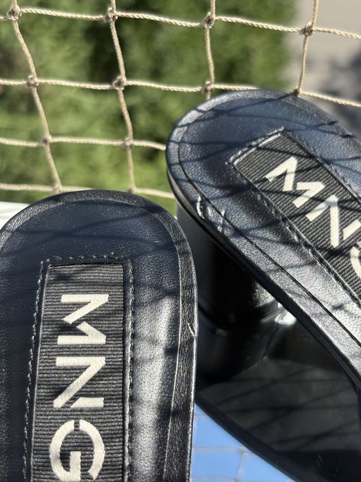 Czarne Klapki MNG Mango na Słupku Rozmiar 37 – Stan Idealny!