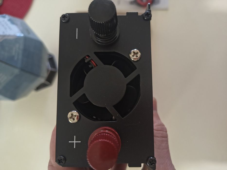 Інвертор 12В на 220В Datou Boss DN-022 1200/2500 Вт чистий синус