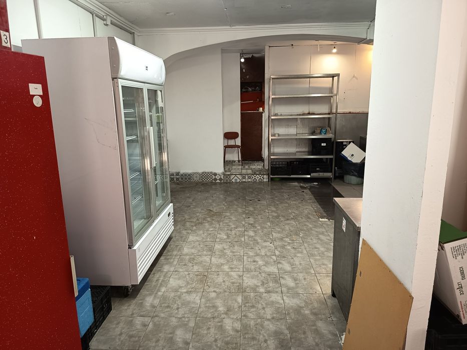 Frigorífico de duas portas (como novo), nunca utilizado, permaneceu no armazém depois de comprado