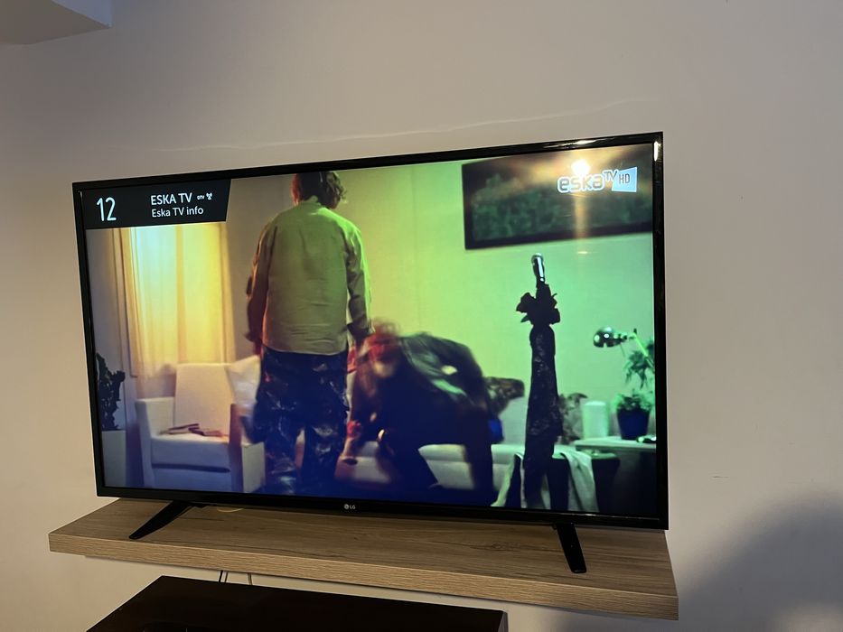Sprzedam używany telewizor LG z funkcją smart Netflix youtube itp.