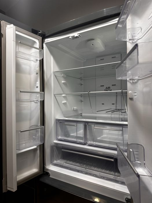 Холодильник HOTPOINT-ARISTON no frost,привезений з Німеччини.