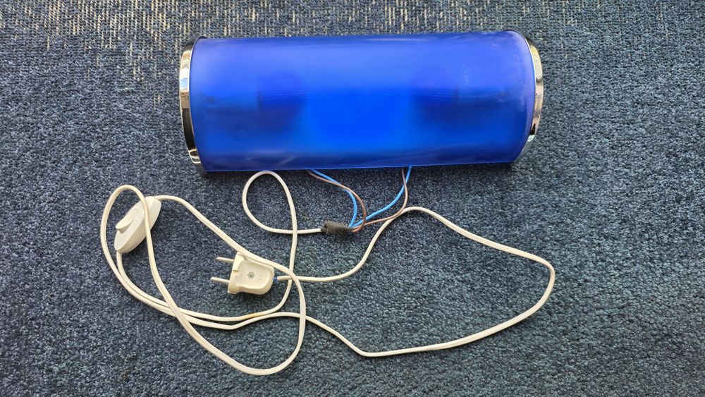 Настенная лампа с синим плафоном