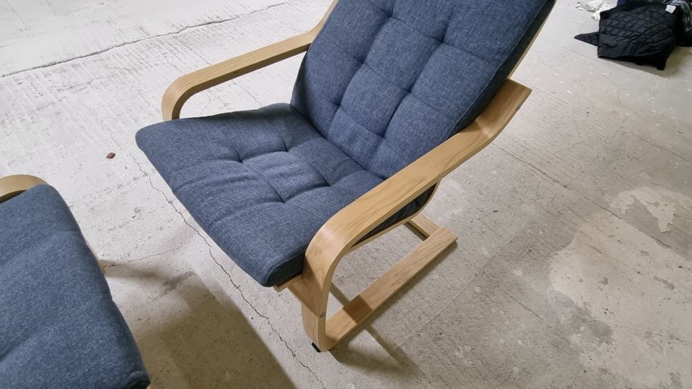 Fotel z podnóżkiem.