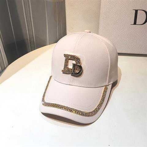bonés novos 3€ cada