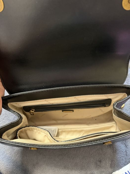 Сумка GUESS в ідеальному стані.