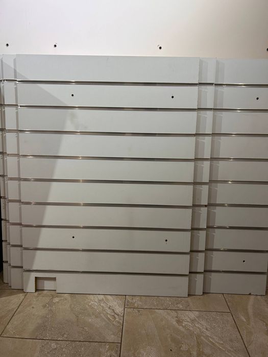 Для вітрини сітка , гачки, вішаки