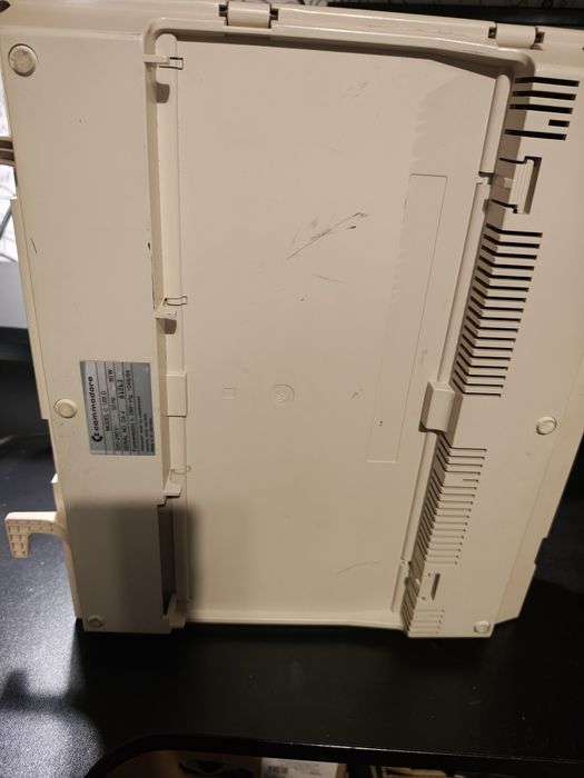 Commodore C128D stary komputer