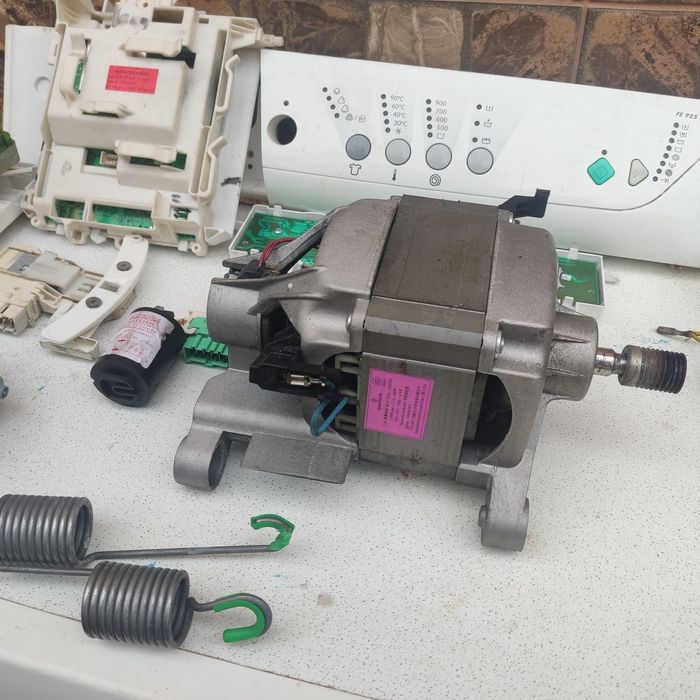 Продам  комплект запчастин на Zanussi FE 925 N