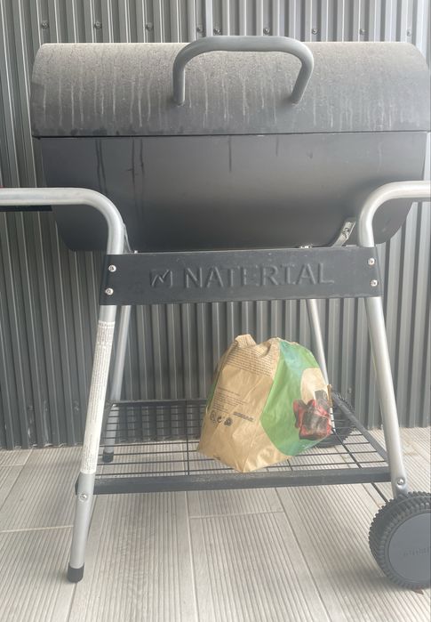 Churrasqueira naterial