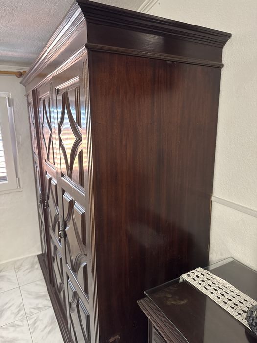 Cómoda e roupeiro- mogno