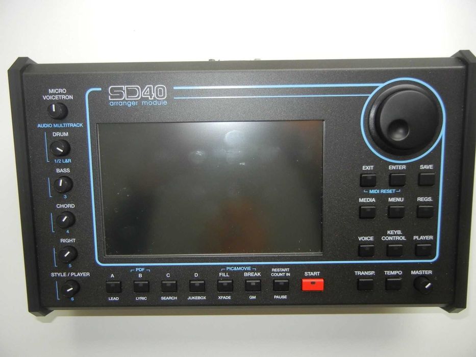 Ketron SD40 Como Novo pouco foi usado