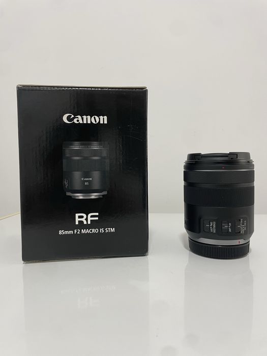 Canon RF 85mm F2 Macro IS STM