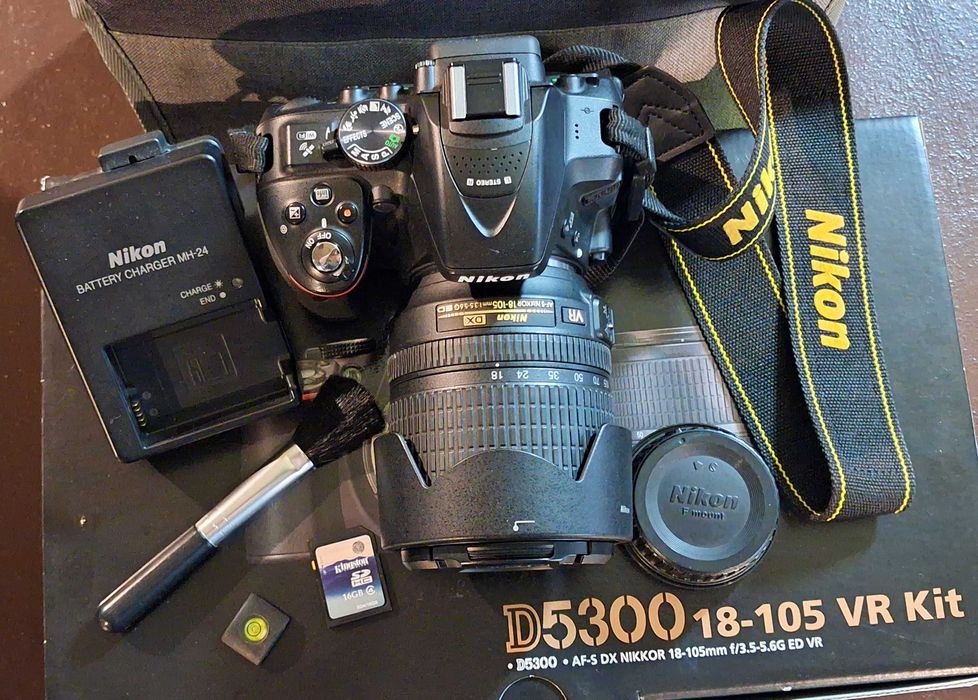 NIKON D5300 + NIKKOR VR 18-105 super stan, przebieg 26935