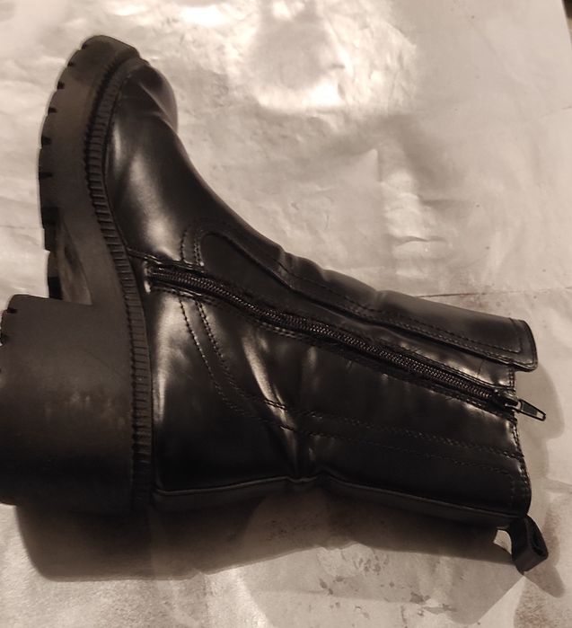 Buty damskie sztyblety, botki na grubej podeszwie.