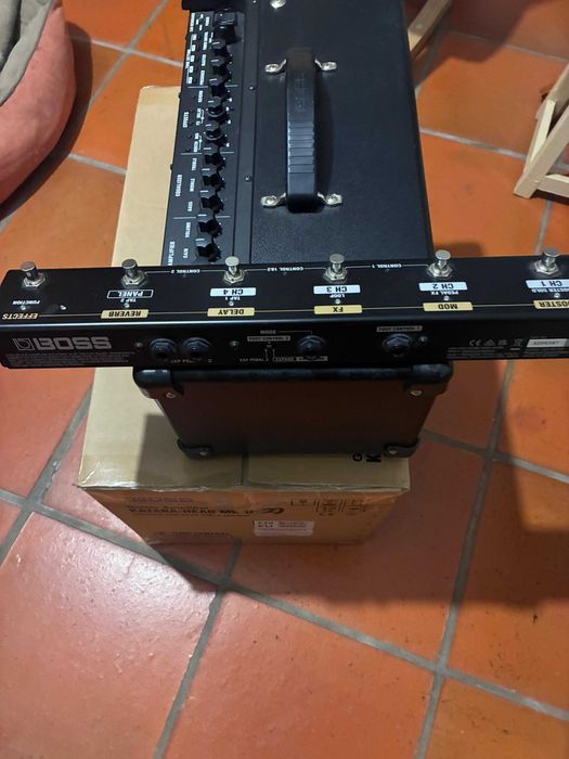 Amplificador Boss Katana Head MKII 100 W + Pedal Boss GA-FC-EX