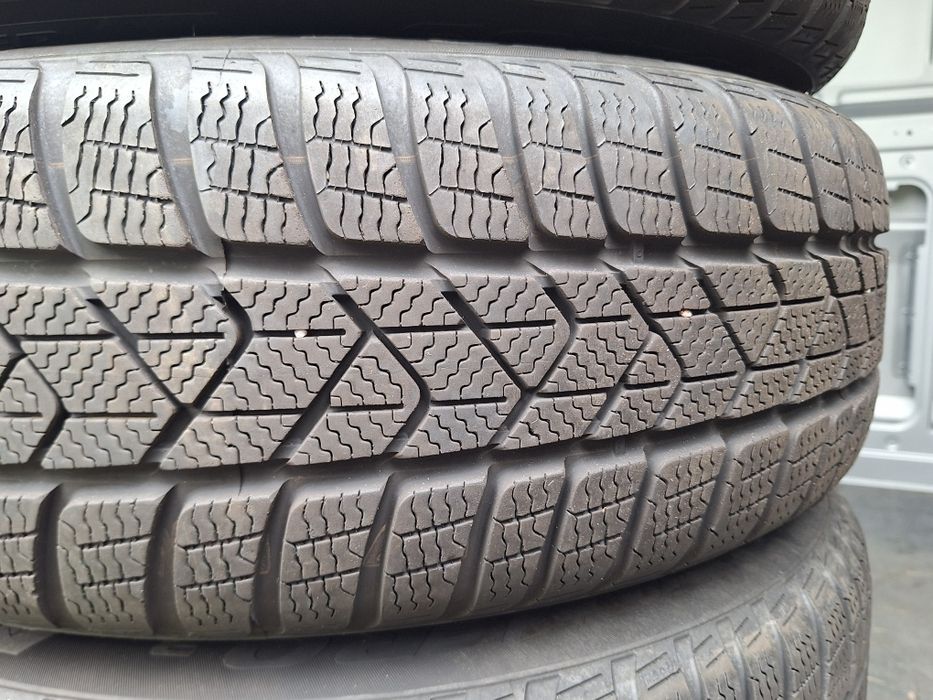 Зимовий PIRELLI 205 60 16