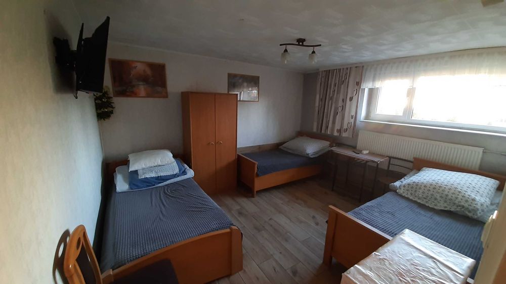 Noclegi u Iwony   (atrakcyjne tanie noclegi służbowe i turystyczne ]