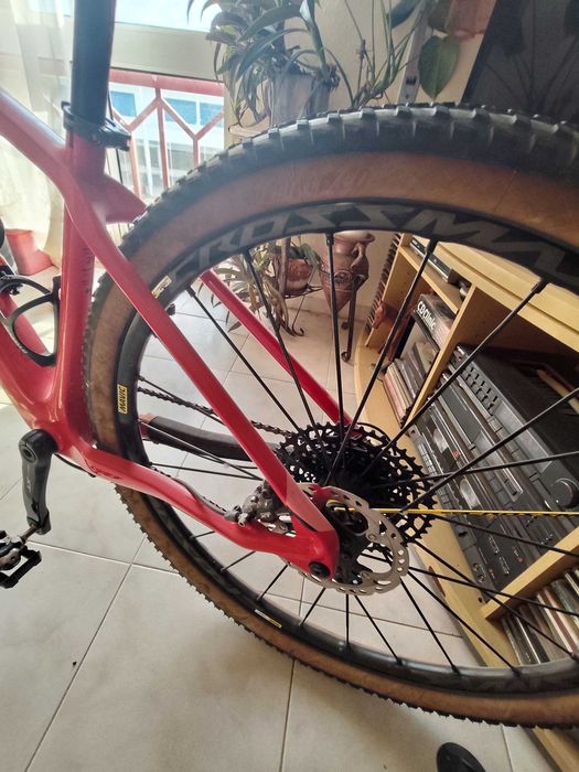 Bicicleta CUBE 29 CARBONO