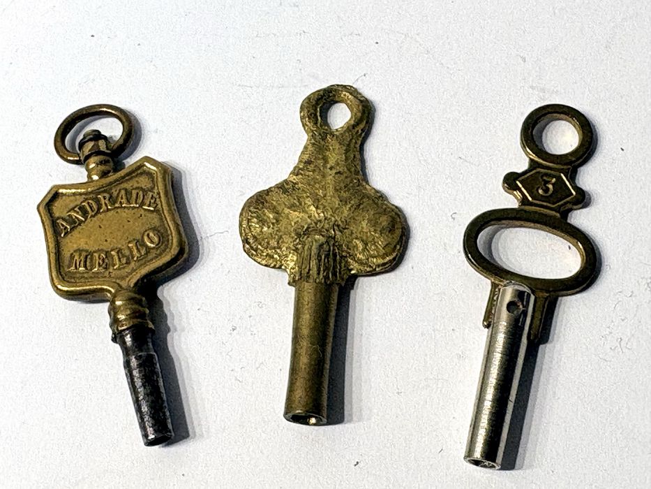 Pequenas antigas chaves de relógios de bolso - preços individuais