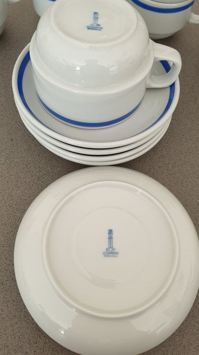 Lote 24 chávenas + 6 pratos S.P. Coimbra